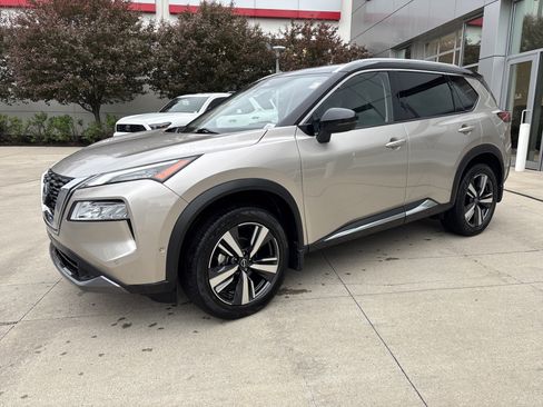 Used 2023 Nissan Rogue SL w/ SL Premium Package FWD image 3