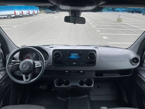 Used 2024 Mercedes-Benz Sprinter 2500 image 7