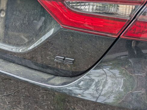 Used 2024 Toyota Camry SE image 8