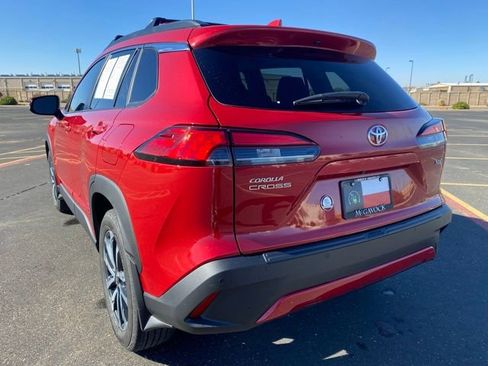 Used 2024 Toyota Corolla Cross XLE image 4