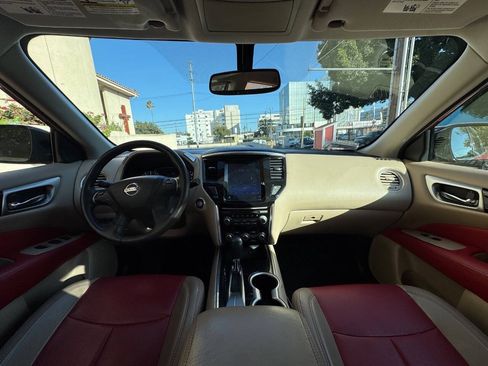 Used 2017 Nissan Pathfinder SV FWD image 15