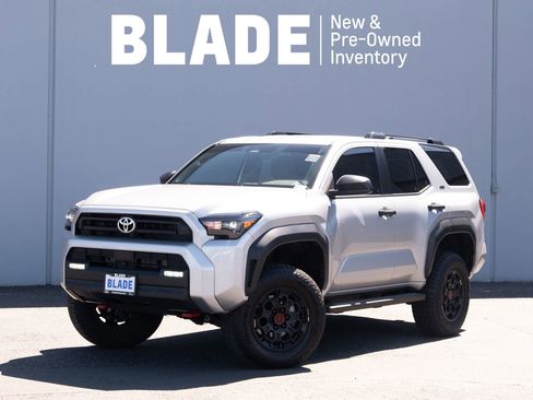Used 2025 Toyota 4Runner SR5 AWD/4WD image 1