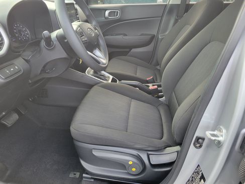 Used 2021 Hyundai Venue SE FWD image 28