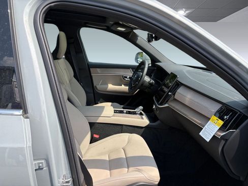 New 2026 Volvo XC90 B5 Plus image 25