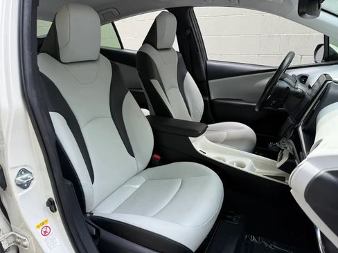 Used 2017 Toyota Prius Prime Advanced FWD image 25