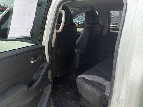 Used 2022 Nissan Frontier SV AWD/4WD image 29