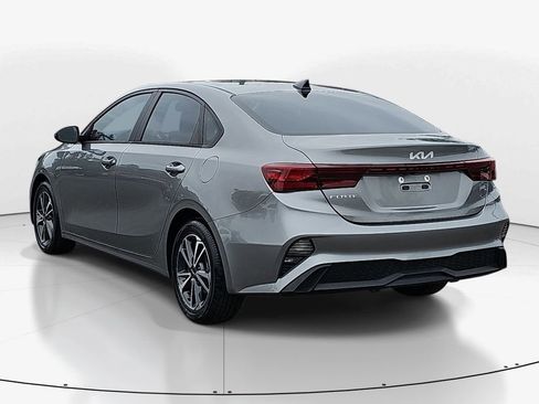 Used 2022 Kia Forte LXS w/ LXS Technology Package FWD image 7