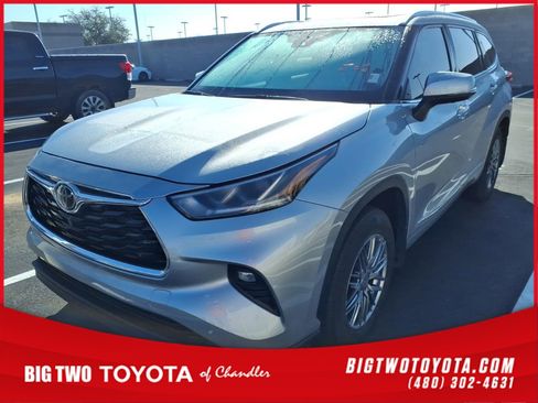 Used 2022 Toyota Highlander Limited image 1