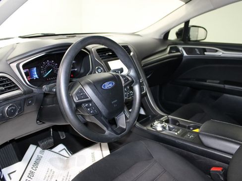 Used 2020 Ford Fusion SE image 21