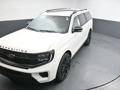 New 2026 Ford Expedition Platinum w/ Stealth Performance Package AWD/4WD image 17