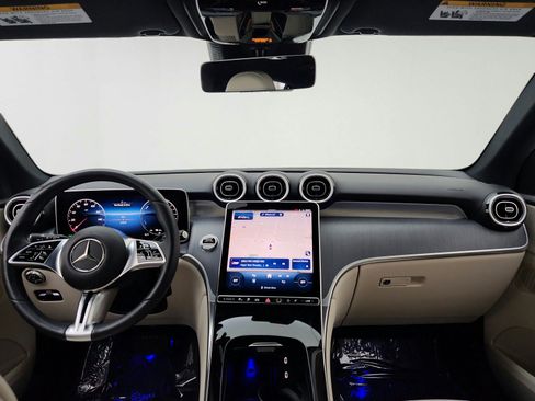 Used 2025 Mercedes-Benz GLC 350e 4MATIC image 32