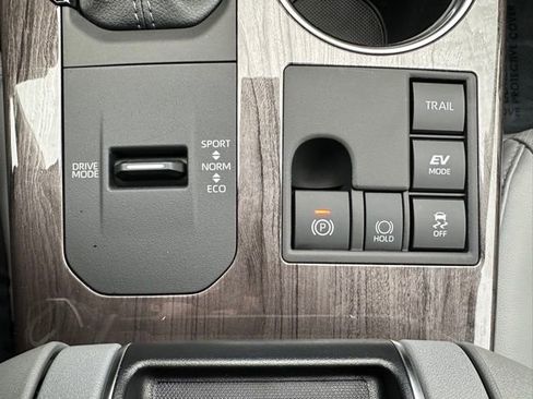 Certified 2025 Toyota Highlander Platinum image 21