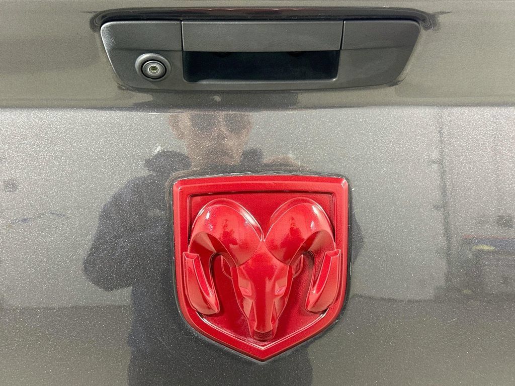 Used 2019 RAM 1500 Classic SLT AWD/4WD image 18