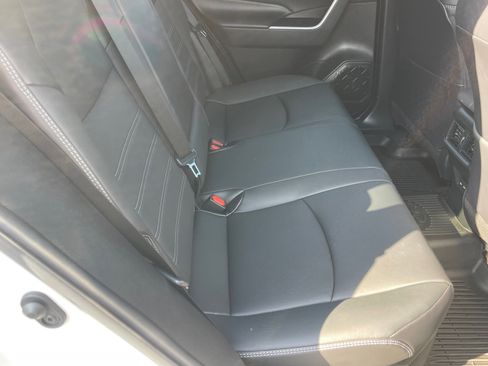 Used 2022 Toyota RAV4 XLE Premium image 18