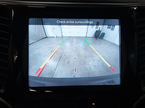 Used 2022 Jeep Cherokee Limited AWD/4WD image 36