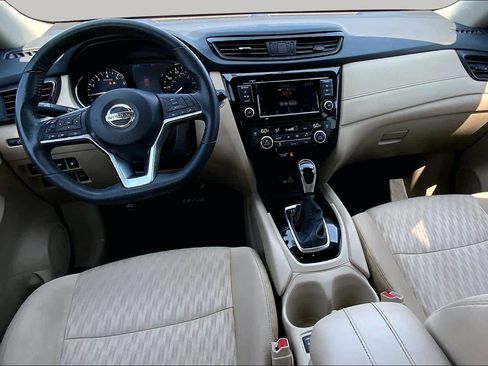 Used 2018 Nissan Rogue SV FWD image 16