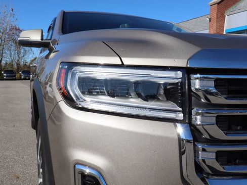 Used 2023 GMC Acadia SLE w/ Driver Convenience Package image 5