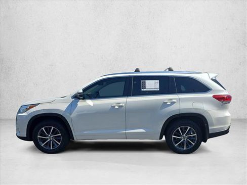 Used 2018 Toyota Highlander XLE AWD/4WD image 8