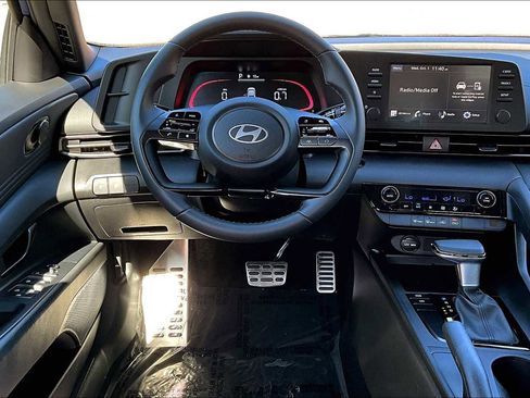 Used 2025 Hyundai Elantra Sport image 5