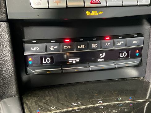 Used 2014 Mercedes-Benz E 350 4MATIC Sedan image 26