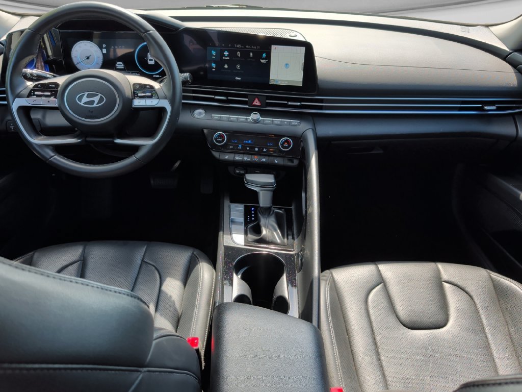 Used 2025 Hyundai Elantra Limited FWD image 18
