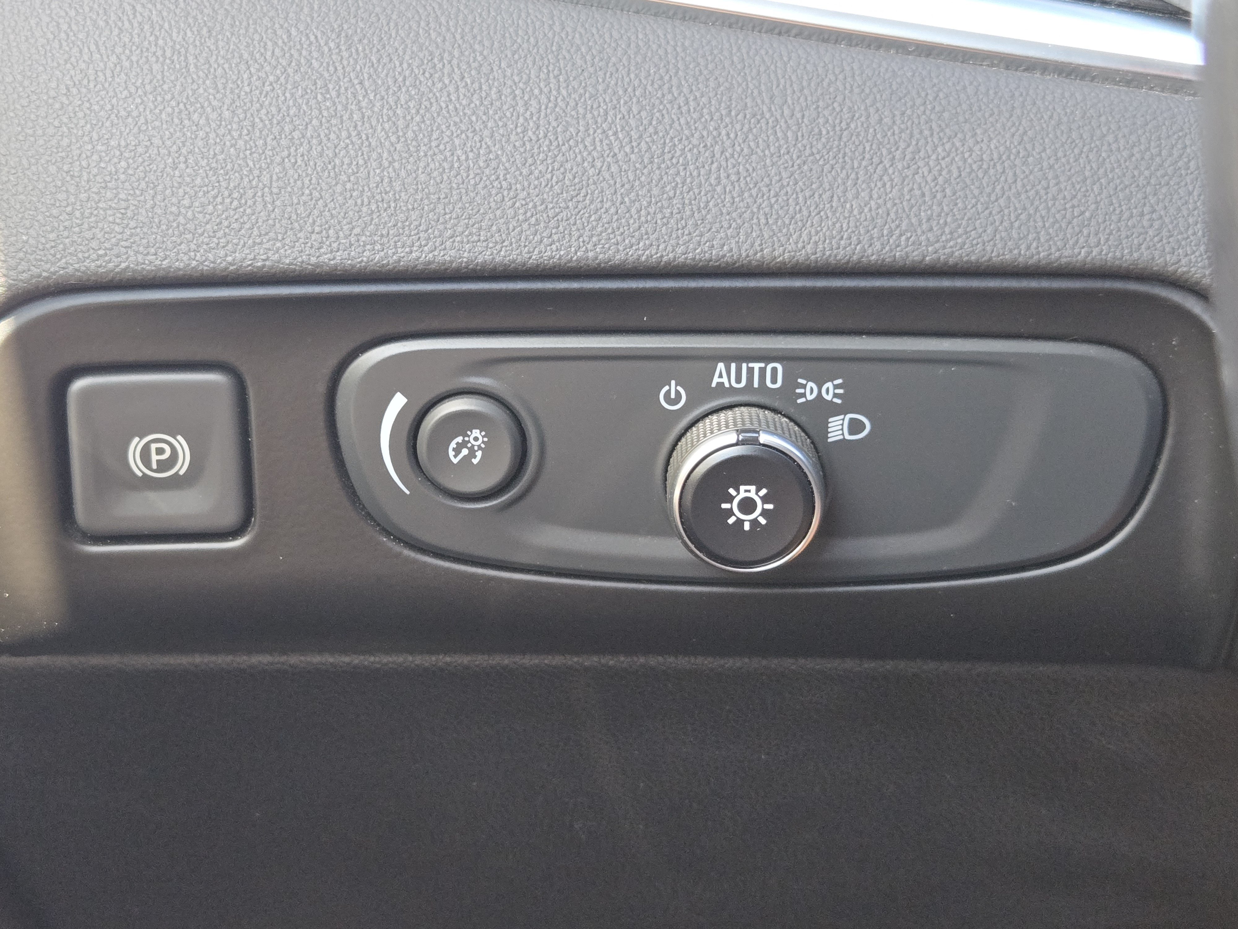 Used 2018 Buick Enclave Essence w/ Trailering Package FWD image 23