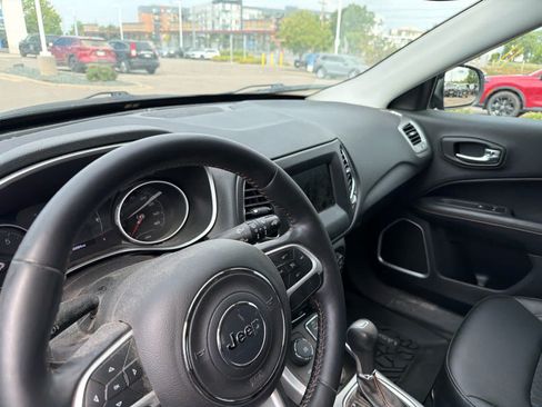 Used 2020 Jeep Compass Latitude w/ Cold Weather Group AWD/4WD image 9