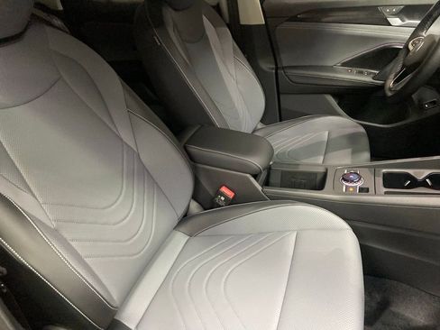 New 2026 Volkswagen Tiguan SE image 8