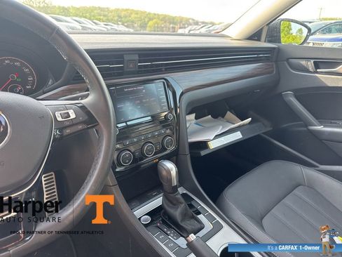 Used 2022 Volkswagen Passat 2.0T image 16