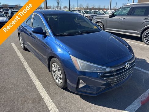 Used 2019 Hyundai Elantra SE image 2