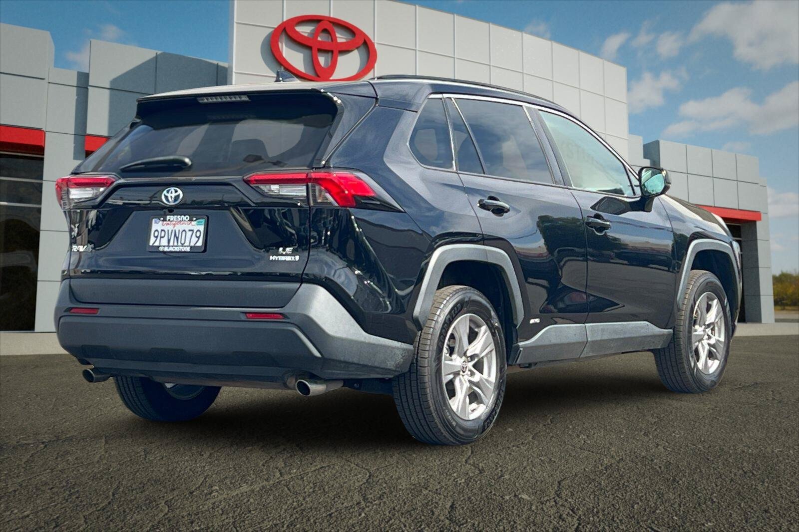 Certified 2022 Toyota RAV4 LE AWD/4WD image 3