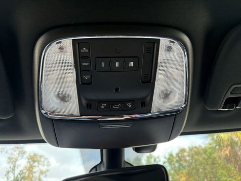 Used 2022 Jeep Grand Cherokee Limited image 29