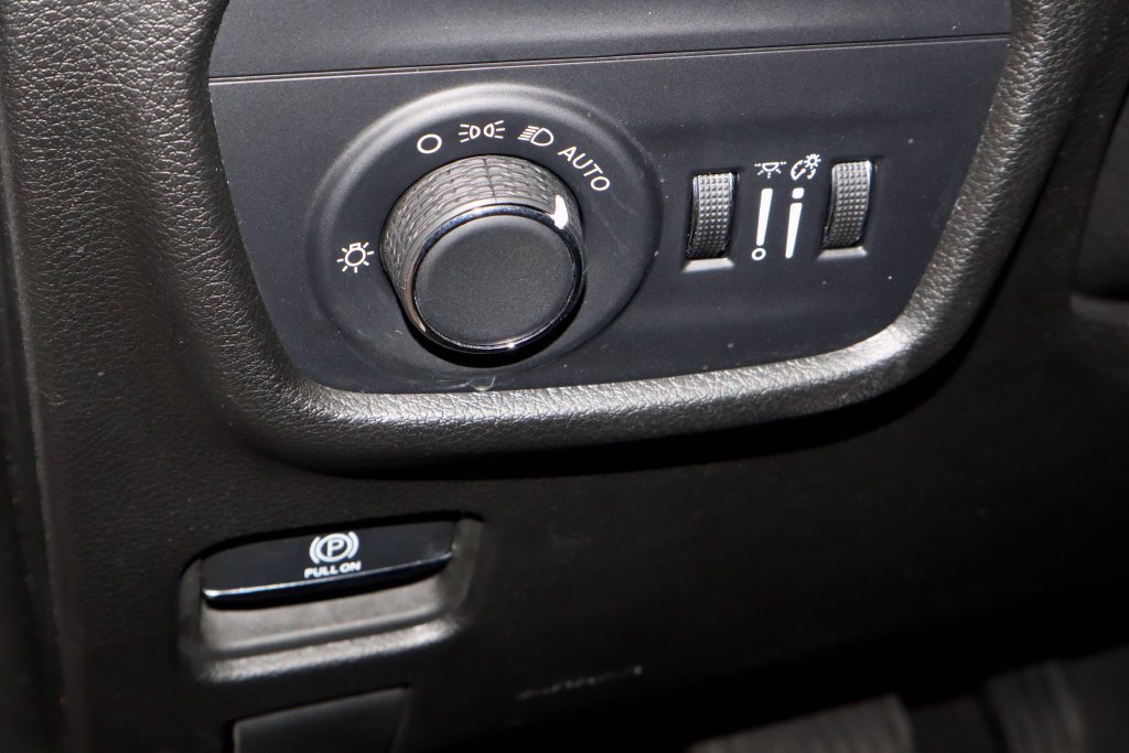 Used 2024 Jeep Grand Cherokee Altitude AWD/4WD image 27