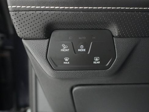 Used 2024 Volkswagen Atlas Cross Sport SE w/ Panoramic Sunroof Package FWD image 13