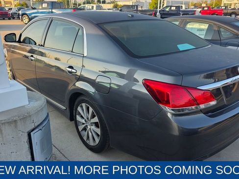 Used 2011 Toyota Avalon Limited image 2