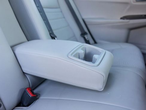 Used 2016 Toyota Camry SE image 35