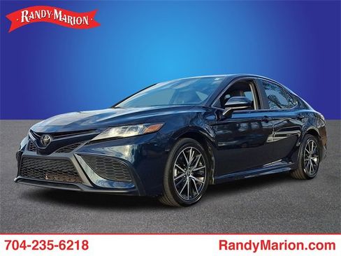 Used 2021 Toyota Camry SE image 1