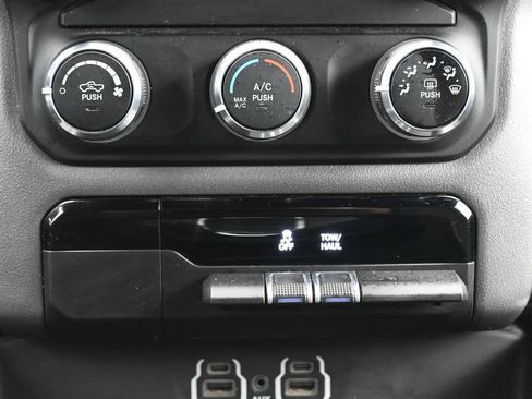 Used 2021 RAM 1500 Big Horn RWD image 19