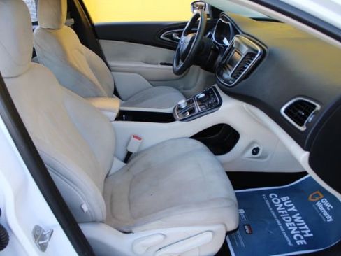 Used 2015 Chrysler 200 Limited FWD image 10