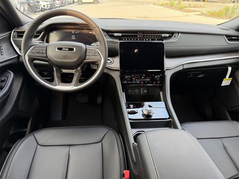 New 2025 Jeep Grand Cherokee L Limited image 10