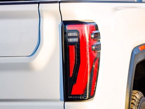 Used 2025 GMC Sierra 2500 AT4 image 10