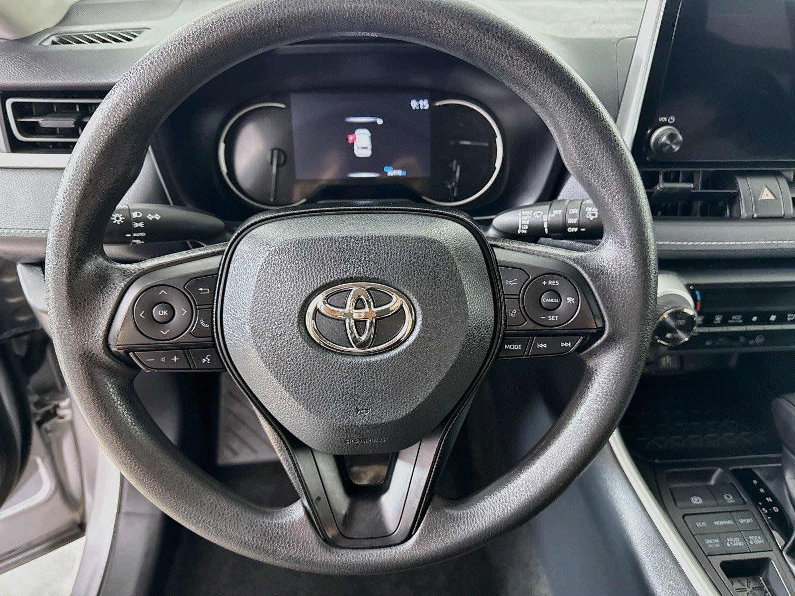 Used 2025 Toyota RAV4 XLE AWD/4WD image 17
