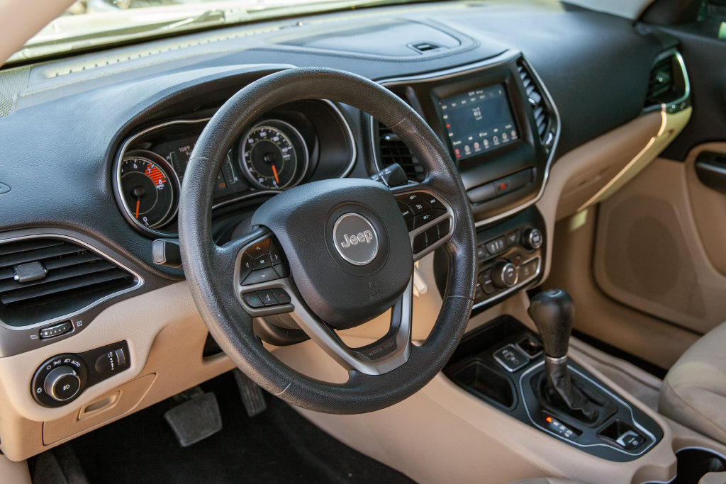 Used 2019 Jeep Cherokee Latitude w/ Popular Appearance Group FWD image 10