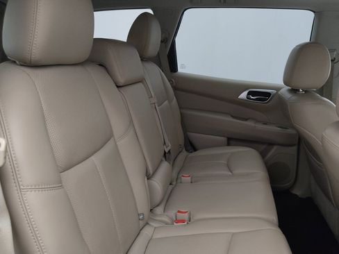 Used 2017 Nissan Pathfinder Platinum FWD image 19