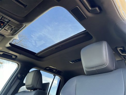 Used 2023 Lexus LX 600 4WD w/ Luxury Package image 25