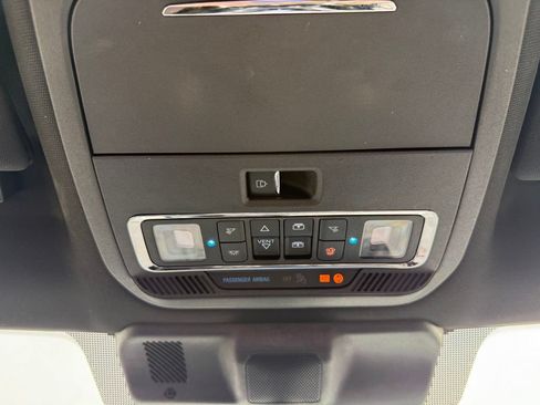 Used 2024 Ford F350 Platinum w/ FX4 Off-Road Package AWD/4WD image 16