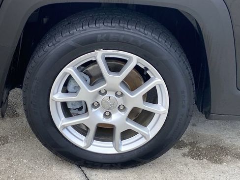 Used 2021 Jeep Renegade Latitude image 23