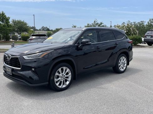 Used 2021 Toyota Highlander Limited AWD/4WD image 3