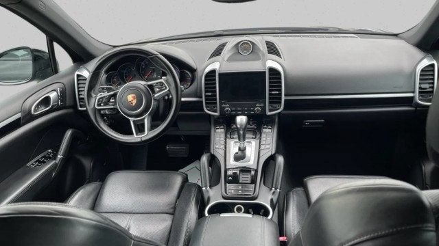 Used 2017 Porsche Cayenne AWD/4WD image 11