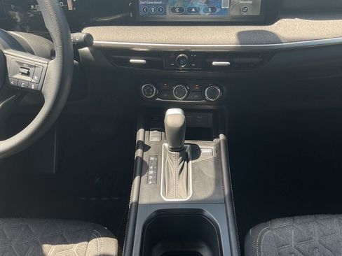 Used 2025 Nissan Kicks SV AWD/4WD image 13